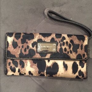 😍 Nine West leopard print wristlet wallet 😍